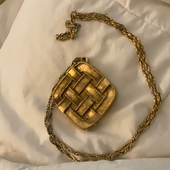 VTG AVIANCE perfum locket necklace - Picture 2 of 3